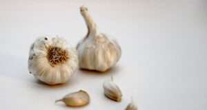 Garlic and 8 Other Foods That Fight Allergies Naturally