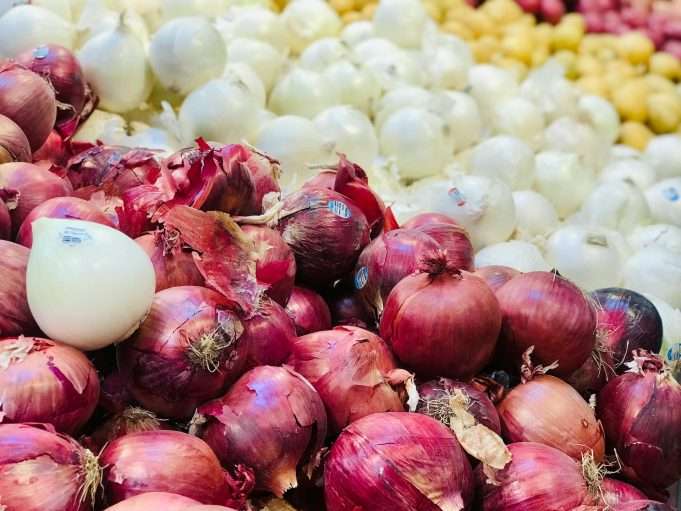 Foods that Fight Mouth Bacteria and Whiten Teeth